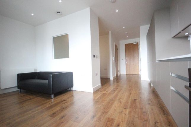 Flat 110, Lighterman Point, 3 New Village Avenue, London photo 3