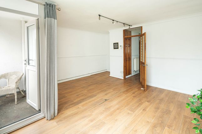 20A Fern Court, Drakefell Road, London photo 4