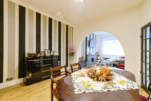 25, Higher Croft, Manchester photo 4