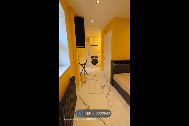 Edgwarebury Lane, Edgware photo 5
