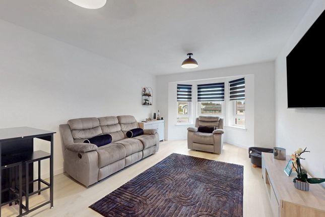 54 Blackbyres Court, Glasgow photo 4