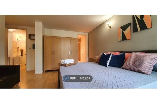 Farnsworth Court West Parkside, London photo 3
