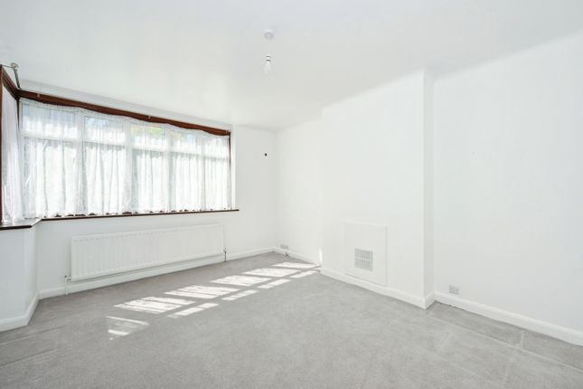 17, Nutfield Road, Surrey photo 2