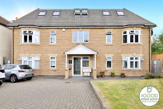 Thumbnail Flat for sale in Roding Road, Loughton