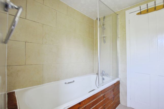 26b, Buckingham Road, Ilford photo 5
