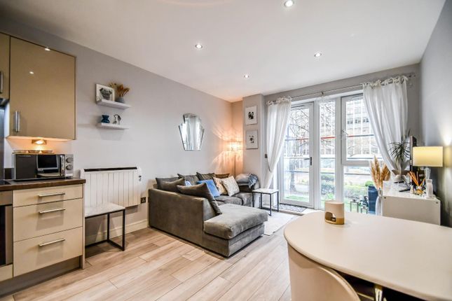 Flat for sale in Victoria Avenue, Southend-On-Sea