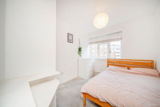 Flat 10, Drummond House, Goldsmiths Row, London photo 4