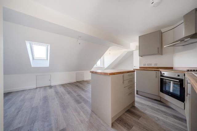 Flat 5, 10, Burford Road, Carterton photo 4