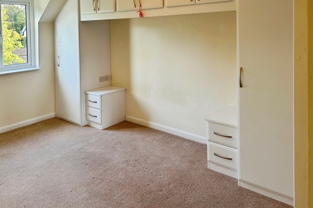 Bentley Court, Camberley photo 4