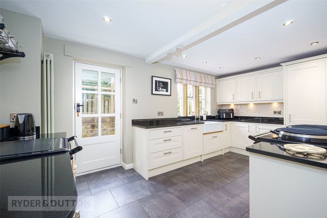8, Cliff Hill Court, West Yorkshire photo 4