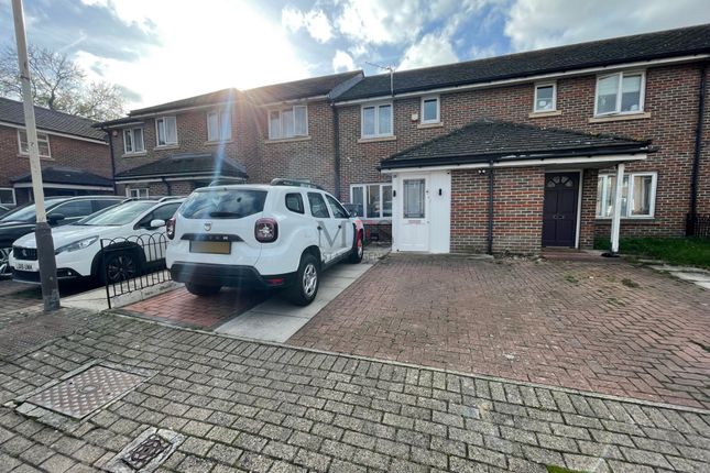 Terraced house for sale in Cookham Close, Southall