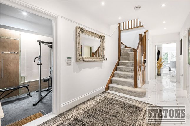 126, Cuffley Hill, Goffs Oak photo 3
