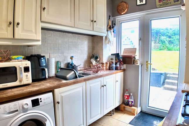 14 St. Davids Road, Hengoed photo 3