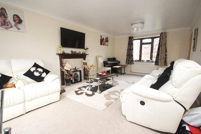 Detached house to rent in Barley Close, Langdon Hills, Basildon