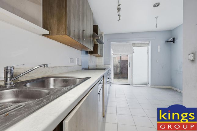 3, Beaumans Drive, London photo 4