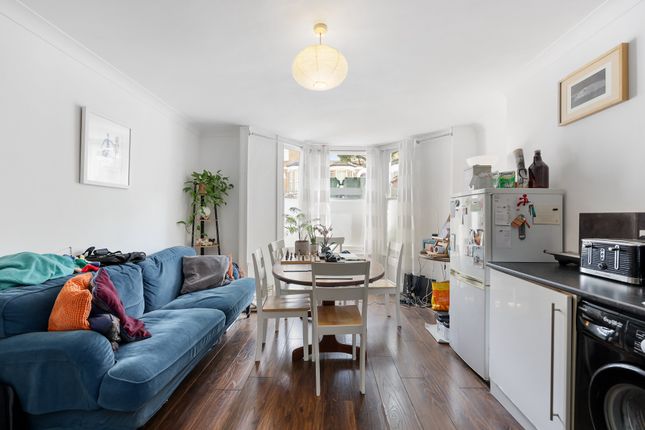 Flat for sale in Woodstock Road, Finsbury Park