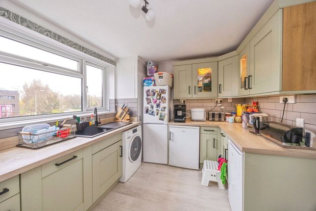 Flat 31, Compton Court,, Chidham Close, Hampshire photo 4