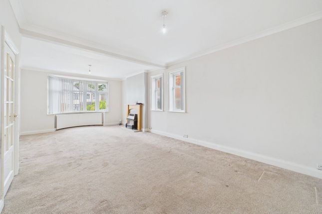 66, Pine Tree Avenue, Leicester photo 4