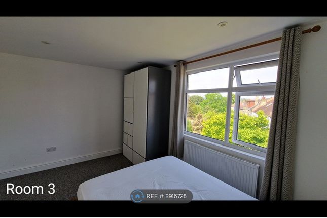 First Floor Flat, Beckenham photo 3