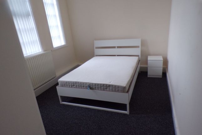 Flat to rent in Shields Road, Heaton