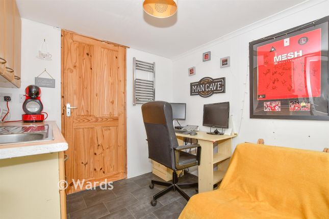 25, Cobbs Close, Tonbridge photo 4