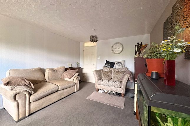 19, St Catherines Close, Northamptonshire photo 3