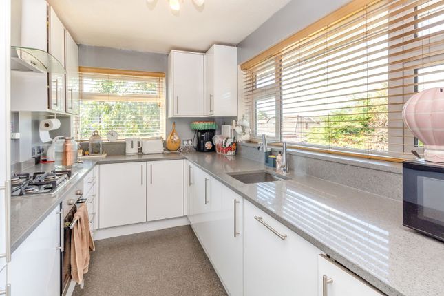 4, Whatmore Close, Staines-upon-Thames photo 4