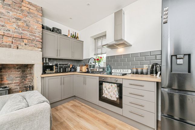 5, Hand Bank Lane, Mirfield photo 4