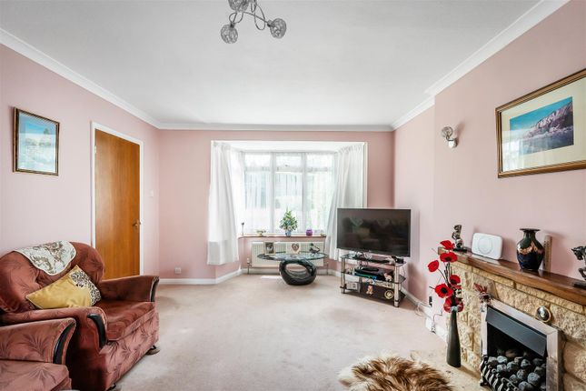 18, Dewlands, Godstone photo 4