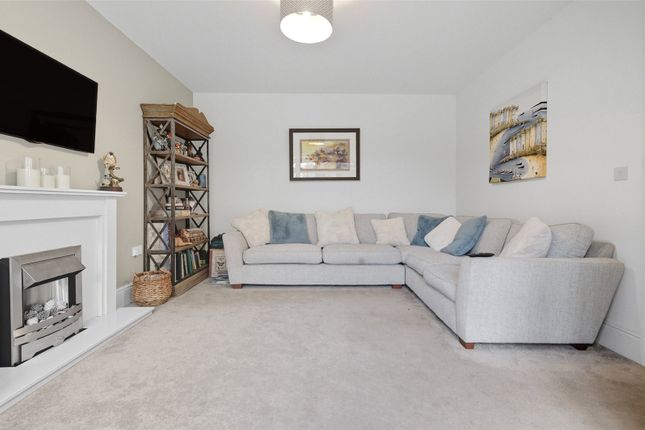 25, Hedgerow Grove photo 2