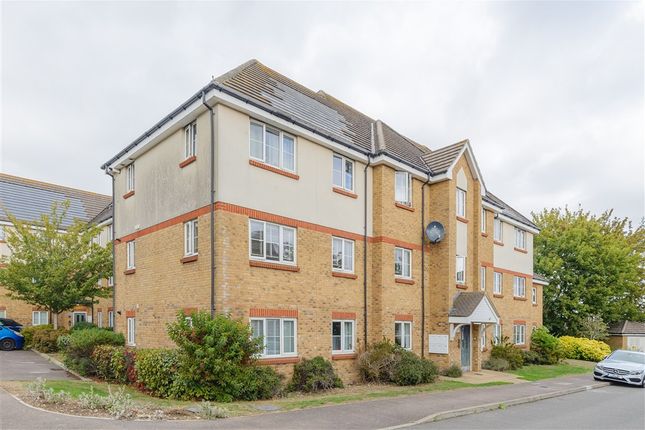 2-bed flat on Palm Drive, Rochester, £122,000