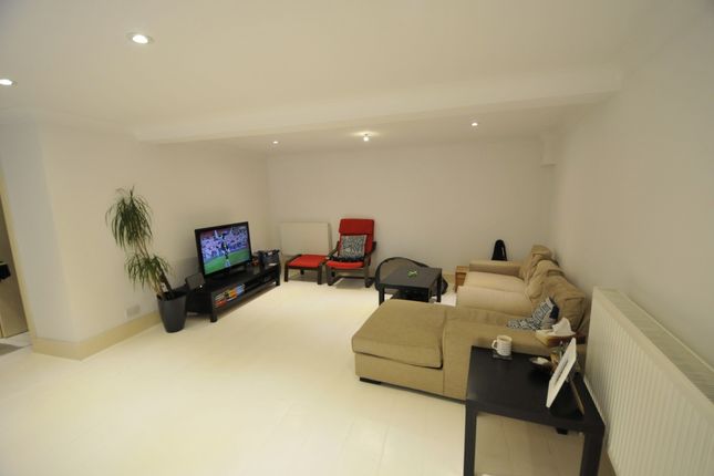 Humber Road, London photo 2
