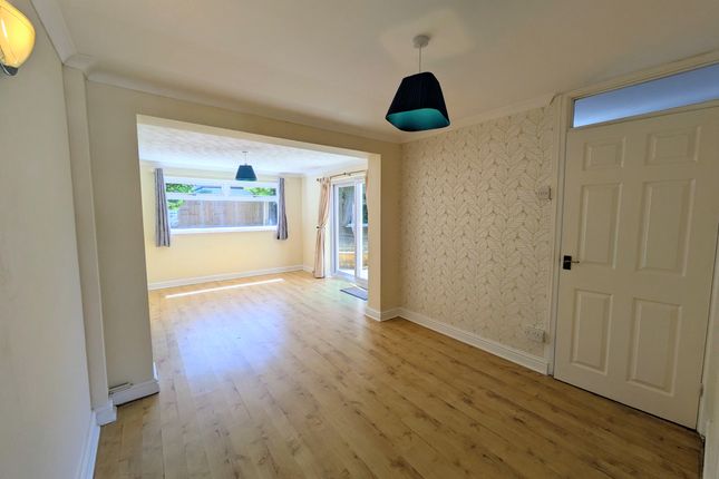 148, Hardens Mead, CHIPPENHAM photo 4