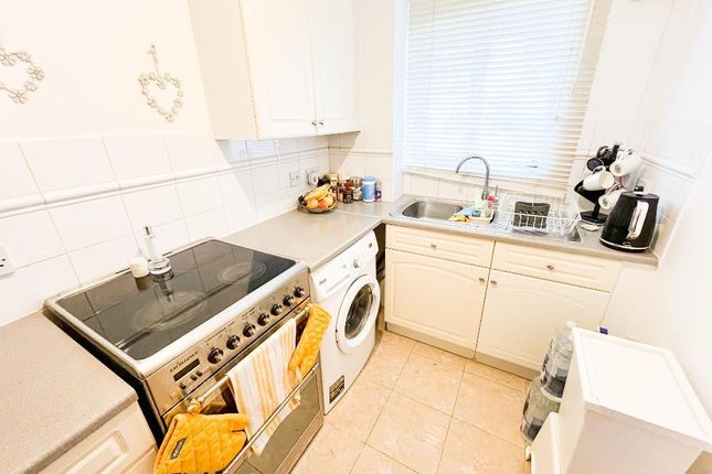 Flat for sale in Somerton Road, Cricklewood, London