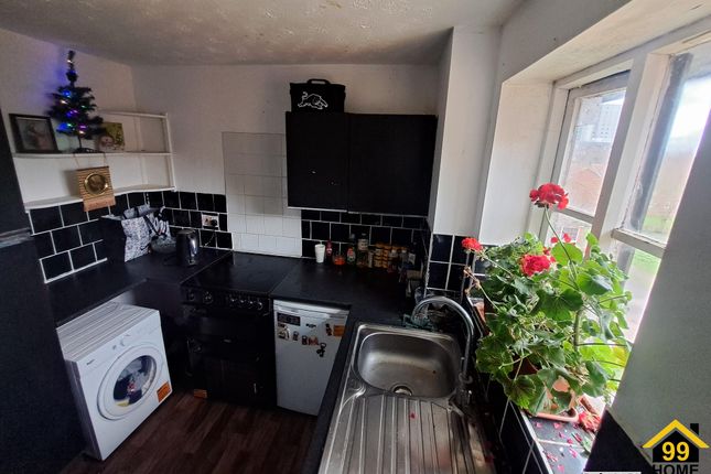 Studio for sale in Conway Gardens, Grays