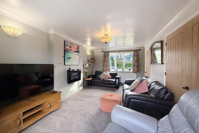 12, Ecclesbourne Drive, Derbyshire photo 3