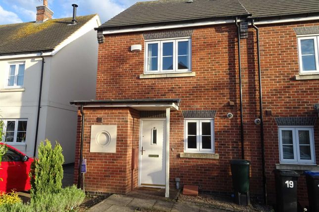 Town house to rent in Gold Close, Hinckley LE10