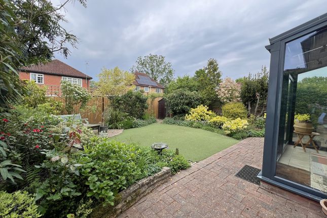 9 Napper Place, Cranleigh photo 4