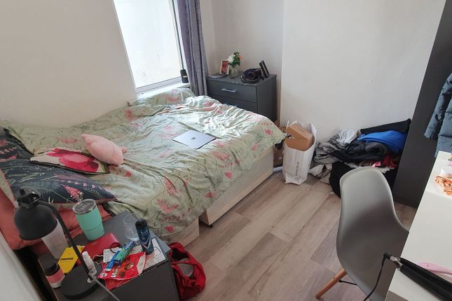 19 Daniel Street, Cardiff photo 3