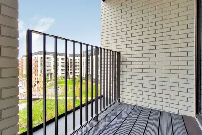 405 Giles House, London photo 4