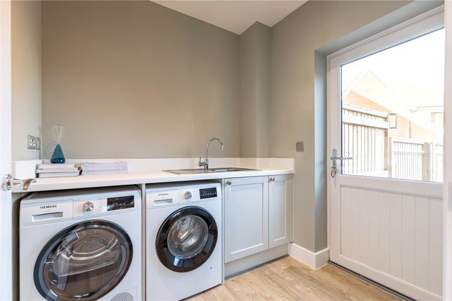16, Lilly Wood Lane, Thatcham photo 4