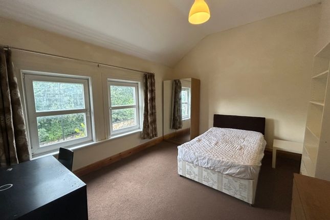 Woodsley Road Hyde Park, Leeds photo 3
