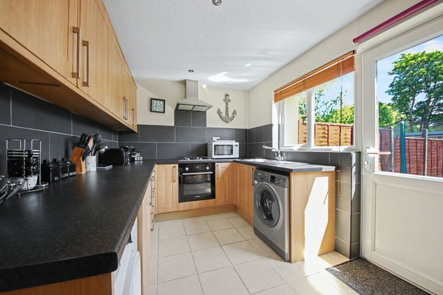 8 Medlar Close, Southampton photo 2