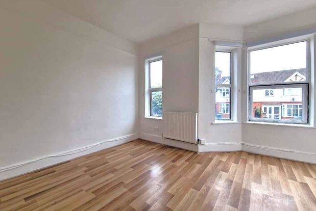 112 Old Bedford Road, Luton photo 2
