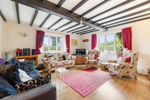 4 Bedroom Property With Land