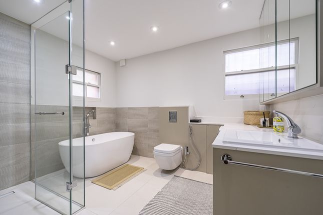 37, Adam & Eve Mews, London photo 4