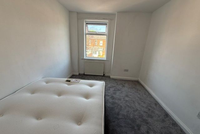 Room 2, Crewe photo 3