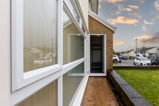 32 Mountain Way, Treharris photo 2