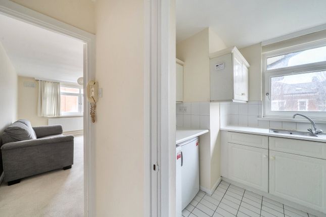 Birchington Court, Crouch Hall Road, Crouch End, London photo 2