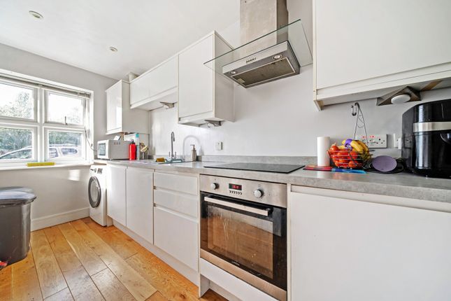 5, Lambourne Close, Dartford photo 2